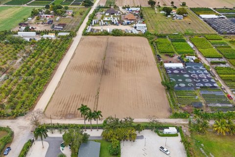 Купить коммерческую недвижимость в Майами, Флорида № 2019762 - фото 19