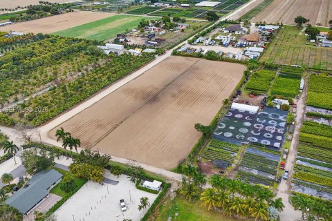 Купить коммерческую недвижимость в Майами, Флорида № 2019762 - фото 17