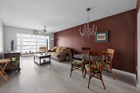 Condominio en venta en Sunrise, Florida, 1 dormitorio, 59.46 m2 № 2049637 - foto 14