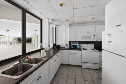 Condominio en venta en Sunrise, Florida, 1 dormitorio, 59.46 m2 № 2049637 - foto 9