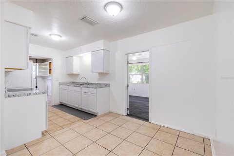 House in Beverly Hills, Florida 3 bedrooms, 112.6 sq.m. № 2205659 - photo 10