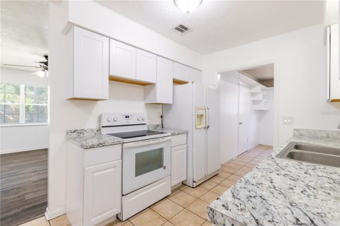 House in Beverly Hills, Florida 3 bedrooms, 112.6 sq.m. № 2205659 - photo 3