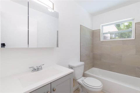 House in Beverly Hills, Florida 3 bedrooms, 112.6 sq.m. № 2205659 - photo 4