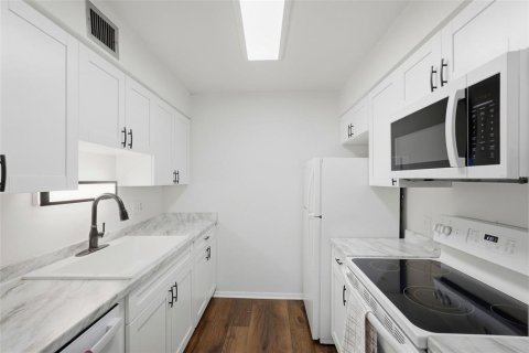 Condominio en alquiler en Saint Petersburg, Florida, 2 dormitorios, 99.87 m2 № 2094205 - foto 7