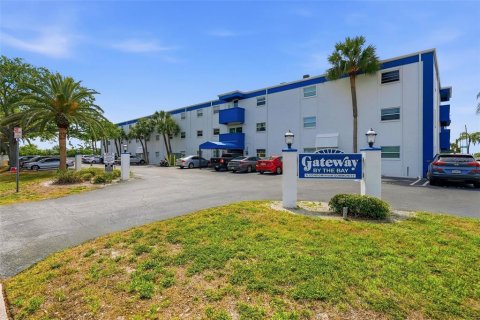 Condominio en alquiler en Saint Petersburg, Florida, 2 dormitorios, 99.87 m2 № 2094205 - foto 25