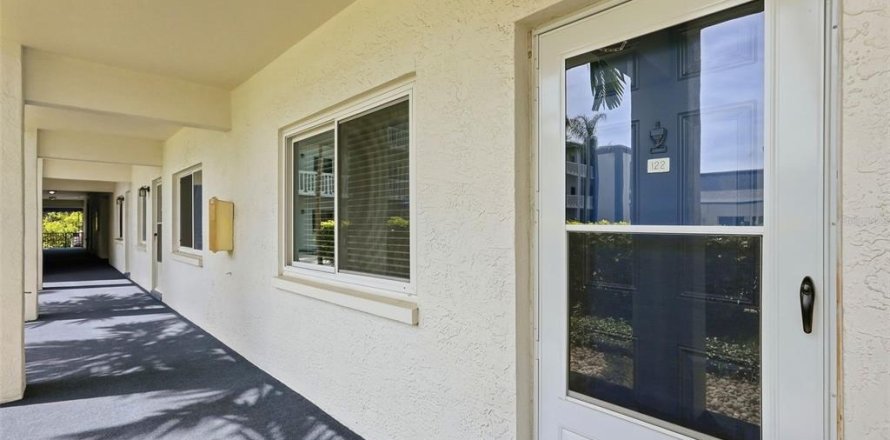 Condominio en Saint Petersburg, Florida, 2 dormitorios № 2094205