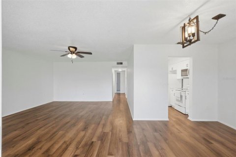 Condominio en alquiler en Saint Petersburg, Florida, 2 dormitorios, 99.87 m2 № 2094205 - foto 3