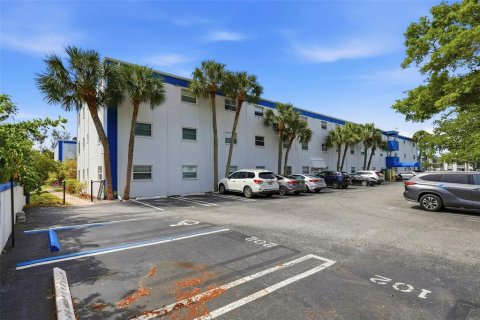Condominio en alquiler en Saint Petersburg, Florida, 2 dormitorios, 99.87 m2 № 2094205 - foto 24