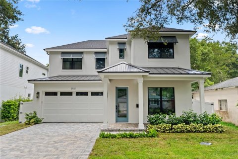 House in Orlando, Florida 5 bedrooms, 302.12 sq.m. № 2314312