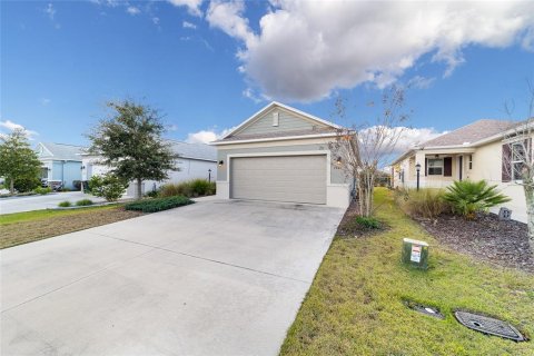 House in Ocala, Florida 2 bedrooms, 124.67 sq.m. № 2226480 - photo 3
