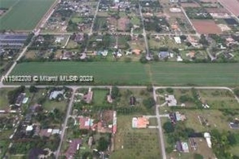 Immobilier commercial à louer à Homestead, Floride № 1072644 - photo 1