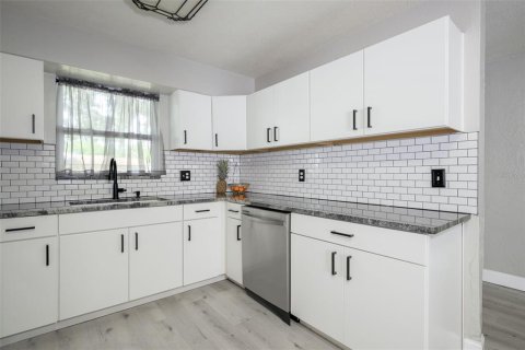 Купить виллу или дом в Холли Хилл, Флорида 6 комнат, 167.78м2, № 2283843 - фото 10