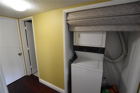 Condo in Pompano Beach, Florida, 3 bedrooms  № 2035216 - photo 14
