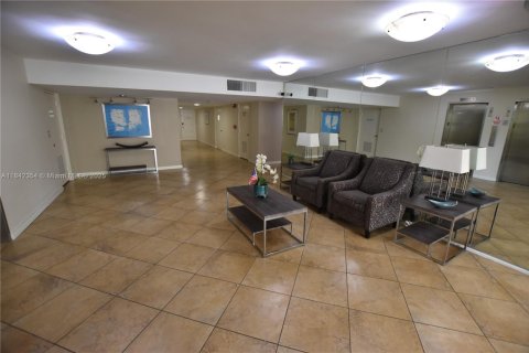 Condo in Pompano Beach, Florida, 3 bedrooms  № 2035216 - photo 27