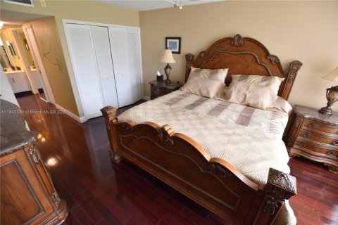 Condo in Pompano Beach, Florida, 3 bedrooms  № 2035216 - photo 8