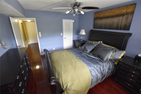 Condo in Pompano Beach, Florida, 3 bedrooms  № 2035216 - photo 20