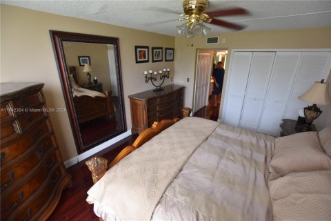 Condo in Pompano Beach, Florida, 3 bedrooms  № 2035216 - photo 10