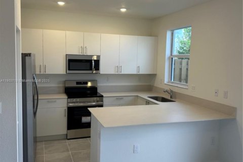 Adosado en alquiler en Homestead, Florida, 3 dormitorios № 1954442 - foto 18