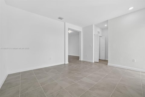 Adosado en alquiler en Homestead, Florida, 3 dormitorios № 1954442 - foto 25