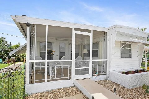 Apartamento en alquiler en Davie, Florida, 3 dormitorios, 74.32 m2 № 1953424 - foto 1