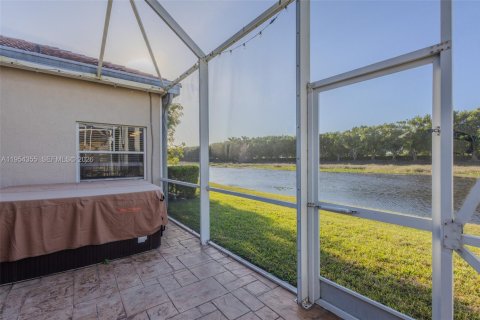 Villa ou maison à vendre à Weston, Floride: 3 chambres, 141.4 m2 № 2009118 - photo 25