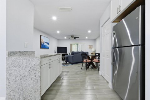 Condo in Lake Worth, Florida, 2 bedrooms  № 2147053 - photo 6