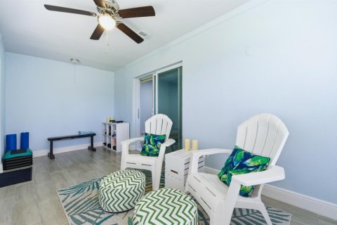 Condo in Lake Worth, Florida, 2 bedrooms  № 2147053 - photo 8