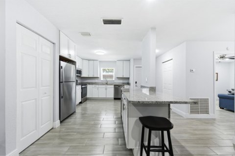 Condo in Lake Worth, Florida, 2 bedrooms  № 2147053 - photo 3