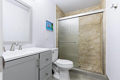 Condo in Lake Worth, Florida, 2 bedrooms  № 2147053 - photo 17