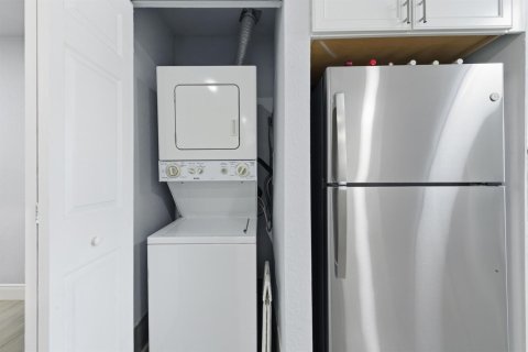 Condo in Lake Worth, Florida, 2 bedrooms  № 2147053 - photo 18