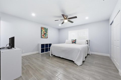 Condo in Lake Worth, Florida, 2 bedrooms  № 2147053 - photo 15
