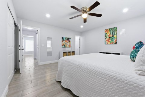 Condo in Lake Worth, Florida, 2 bedrooms  № 2147053 - photo 16