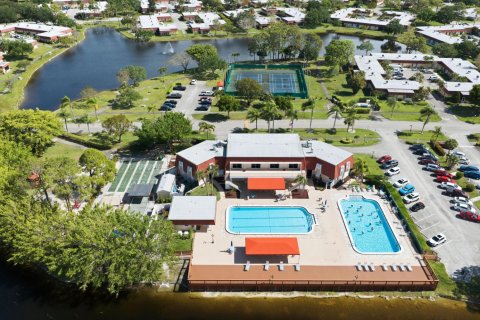Condo in Lake Worth, Florida, 2 bedrooms  № 2147053 - photo 28