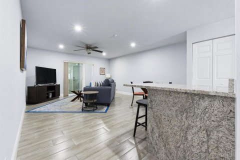 Condo in Lake Worth, Florida, 2 bedrooms  № 2147053 - photo 4
