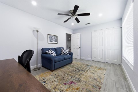 Condo in Lake Worth, Florida, 2 bedrooms  № 2147053 - photo 13