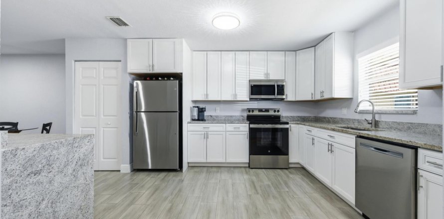 Condo in Lake Worth, Florida, 2 bedrooms  № 2147053