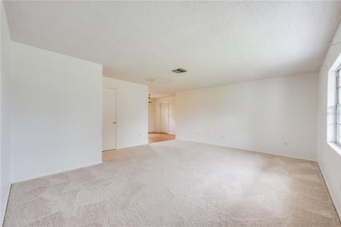 House in Altamonte Springs, Florida 4 bedrooms, 141.21 sq.m. № 1545520 - photo 15