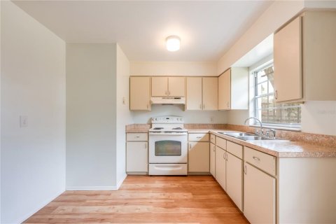 House in Altamonte Springs, Florida 4 bedrooms, 141.21 sq.m. № 1545520 - photo 4