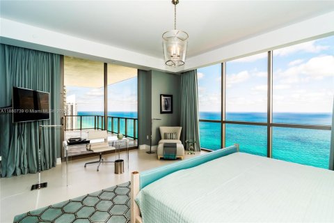 Condominio en venta en Sunny Isles Beach, Florida, 4 dormitorios, 428.19 m2 № 1982483 - foto 24