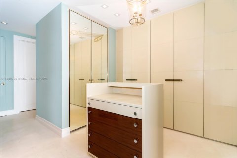 Condominio en venta en Sunny Isles Beach, Florida, 4 dormitorios, 428.19 m2 № 1982483 - foto 27