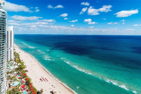 Condominio en venta en Sunny Isles Beach, Florida, 4 dormitorios, 428.19 m2 № 1982483 - foto 3
