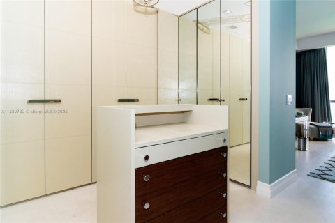 Condominio en venta en Sunny Isles Beach, Florida, 4 dormitorios, 428.19 m2 № 1982483 - foto 25