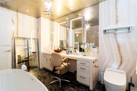 Condominio en venta en Sunny Isles Beach, Florida, 4 dormitorios, 428.19 m2 № 1982483 - foto 30