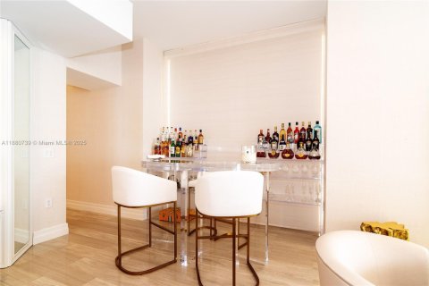 Condominio en venta en Sunny Isles Beach, Florida, 4 dormitorios, 428.19 m2 № 1982483 - foto 13