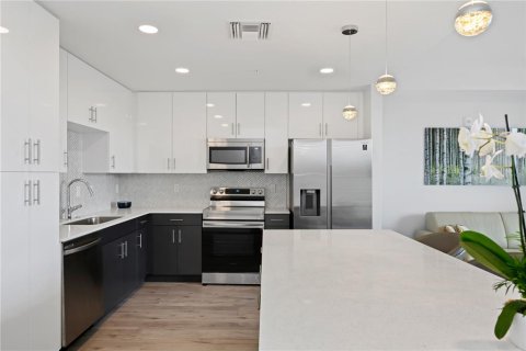 Condominio en alquiler en Sarasota, Florida, 1 dormitorio, 83.24 m2 № 1799910 - foto 3