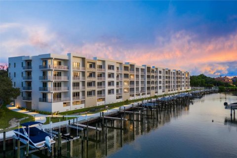 Condominio en alquiler en Sarasota, Florida, 1 dormitorio, 83.24 m2 № 1799910 - foto 1