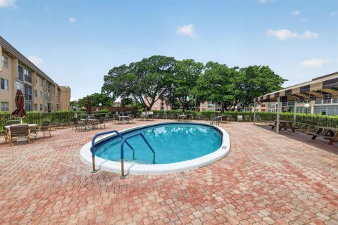 Condominio en venta en Sunrise, Florida, 1 dormitorio, 54.81 m2 № 2179809 - foto 17