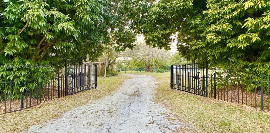 Casa en Davie, Florida 3 dormitorios, 155.33 m2 № 2026478