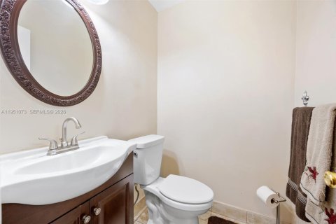 House in Tamarac, Florida 2 bedrooms, 104.79 sq.m. № 2009173 - photo 10