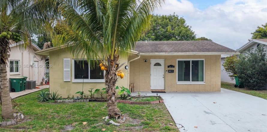House in Tamarac, Florida 2 bedrooms, 104.79 sq.m. № 2009173